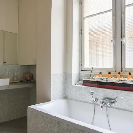 Spacious 141 M Family Nest In 10th District