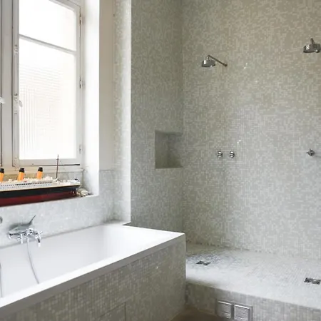 Spacious 141 M Family Nest In 10th District Paris
