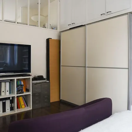 Spacious 141 M Family Nest In 10th District Apartment *